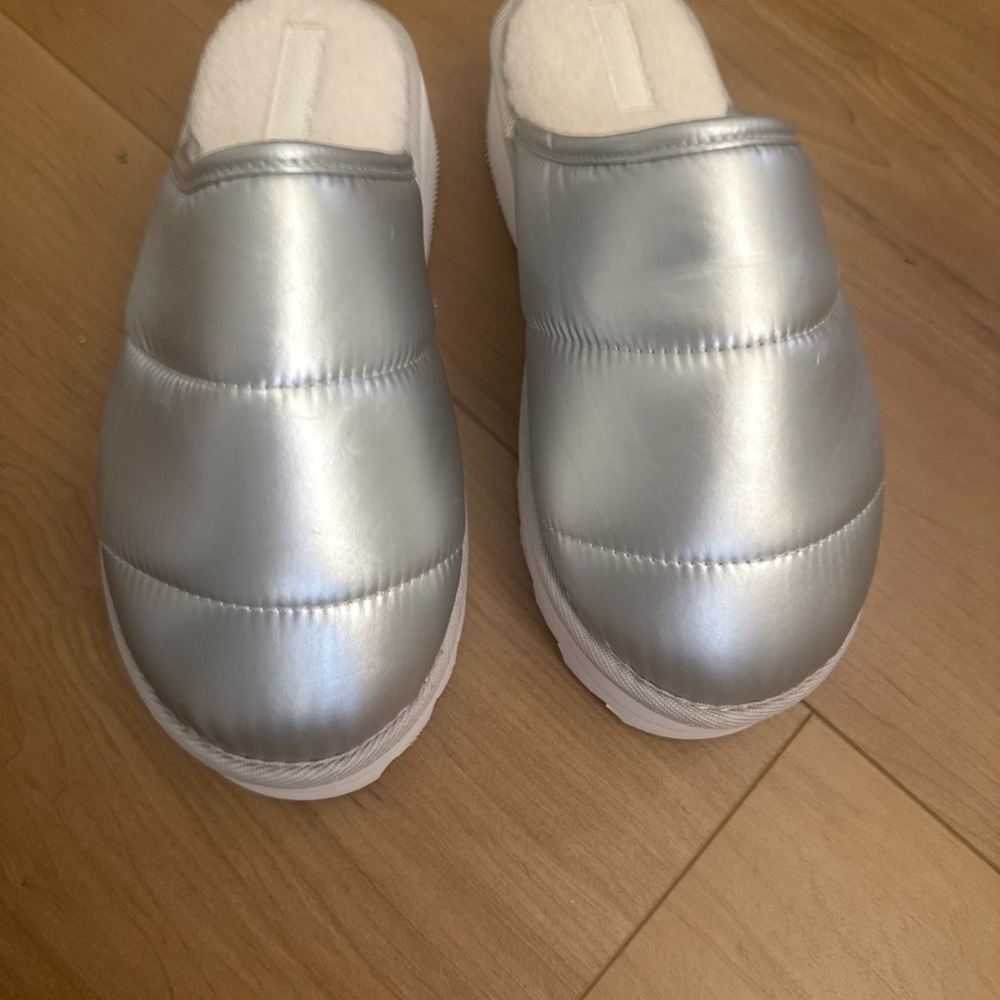 Maeve Silver Women's Slippers size small